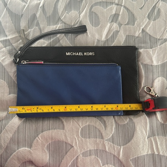 Michael Kors leather wristlet - Picture 2 of 5